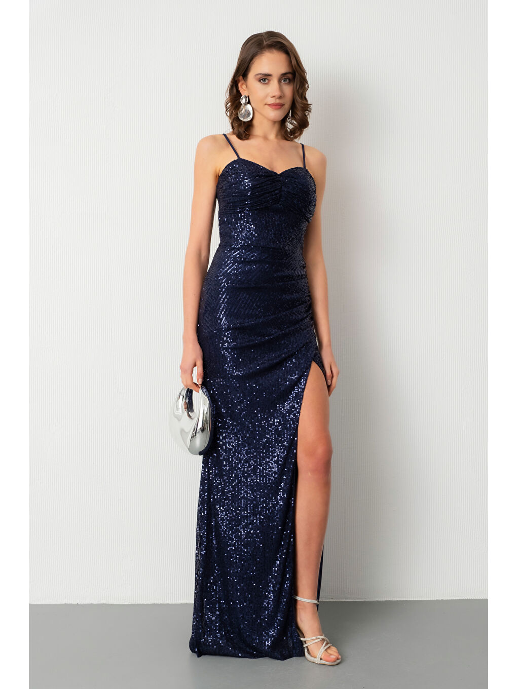 Kadın Lacivert Yırtmaçlı Pul Payet Uzun Abiye Elbise-2