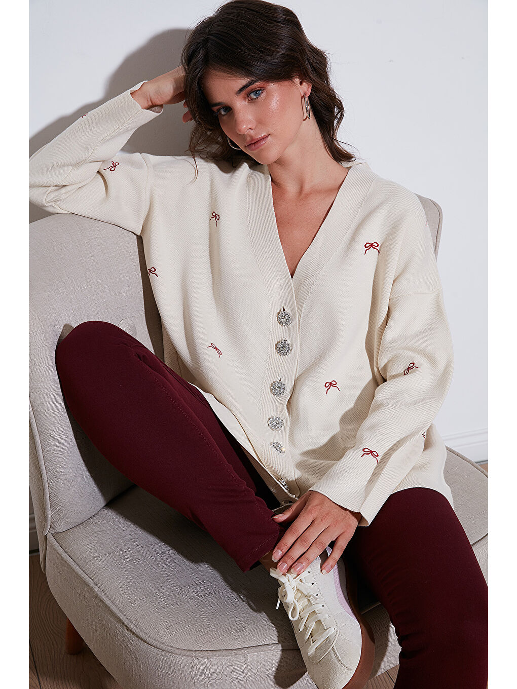 Ekru Oversize Fit Desenli V Yaka Triko Kadın Hırka 4616193-1