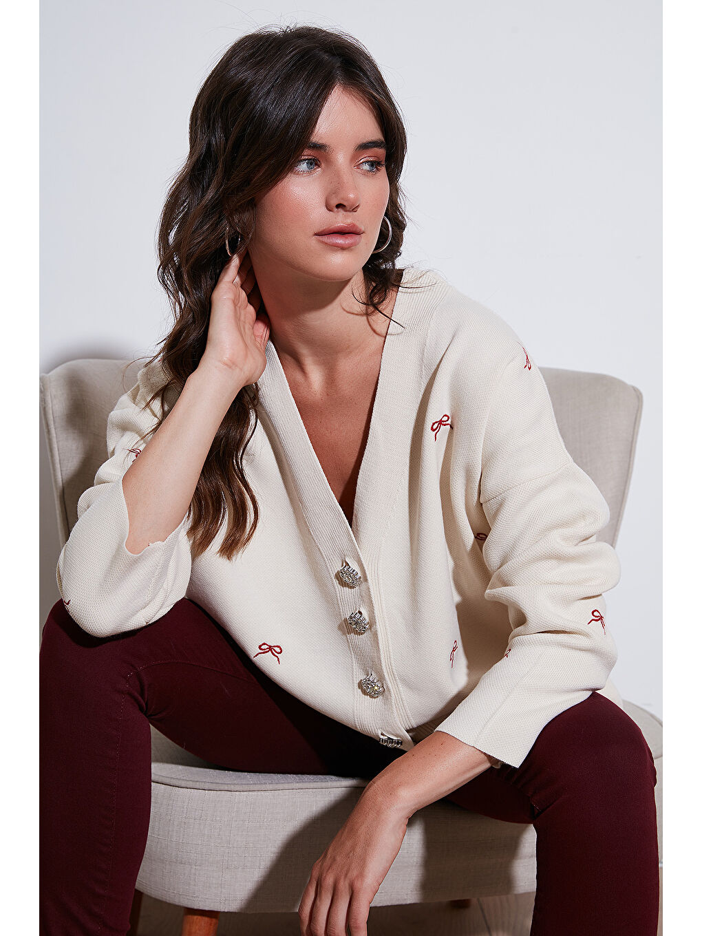 Ekru Oversize Fit Desenli V Yaka Triko Kadın Hırka 4616193-2