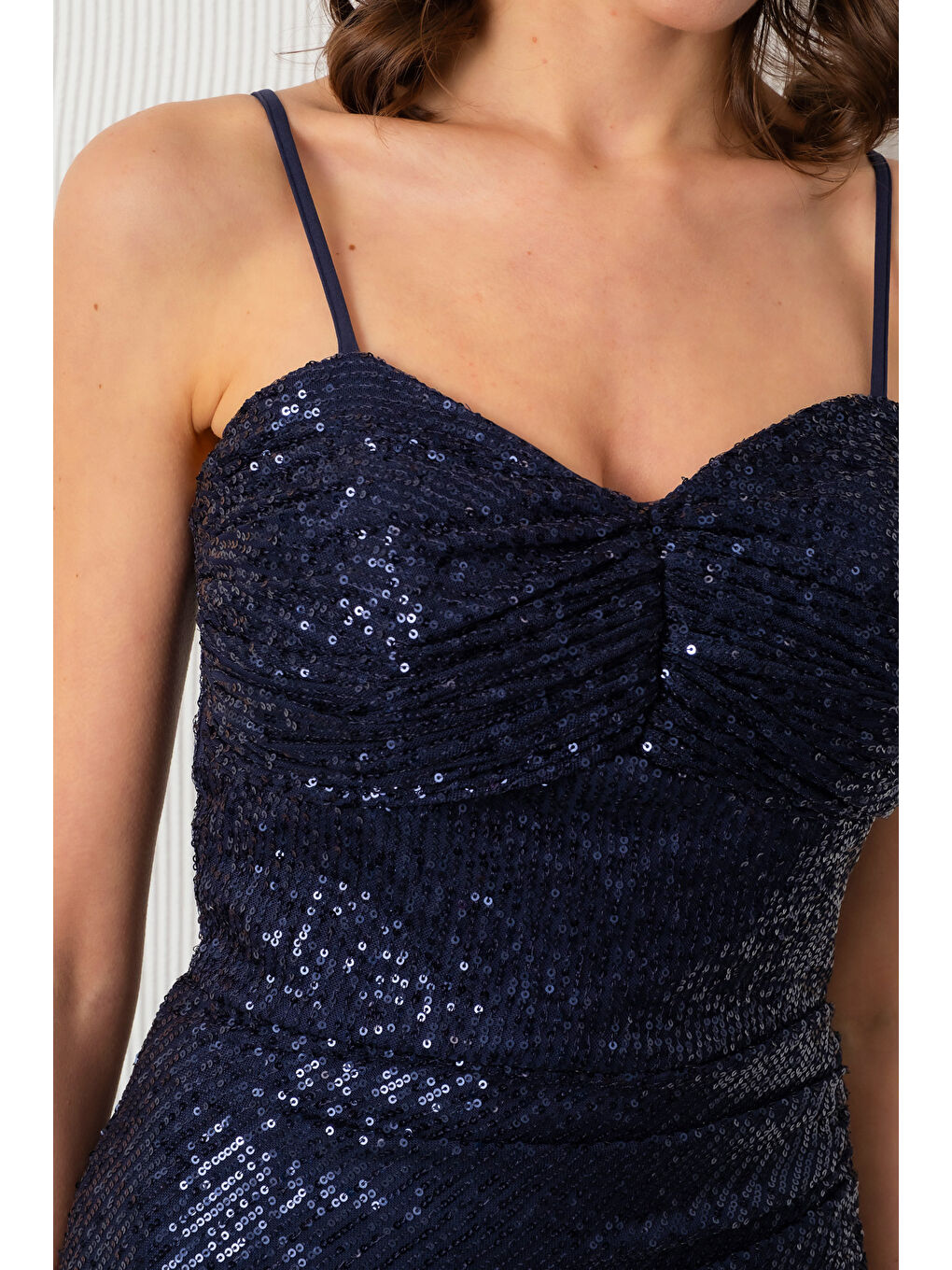 Kadın Lacivert Yırtmaçlı Pul Payet Uzun Abiye Elbise-4