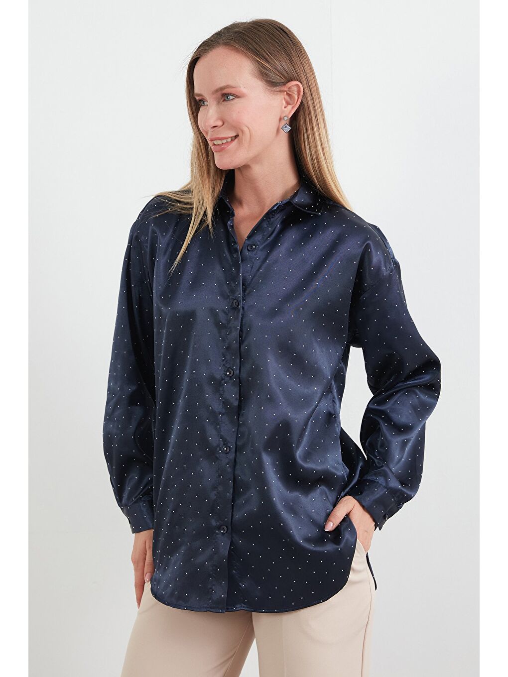 Lacivert Taşlı Arkası Uzun Saten Gömlek