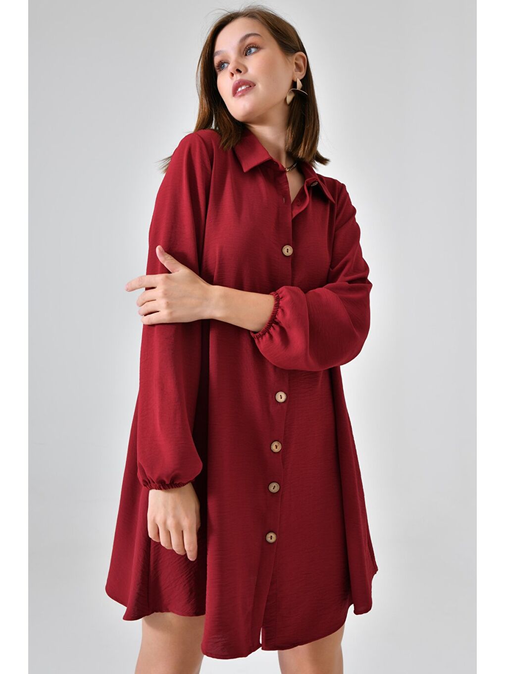 Bordo Kadın Gömlek Yaka Ahşap Düğmeli Kolağzı Lastikli Aerobin Dokuma Tunik - Regular Fit-2