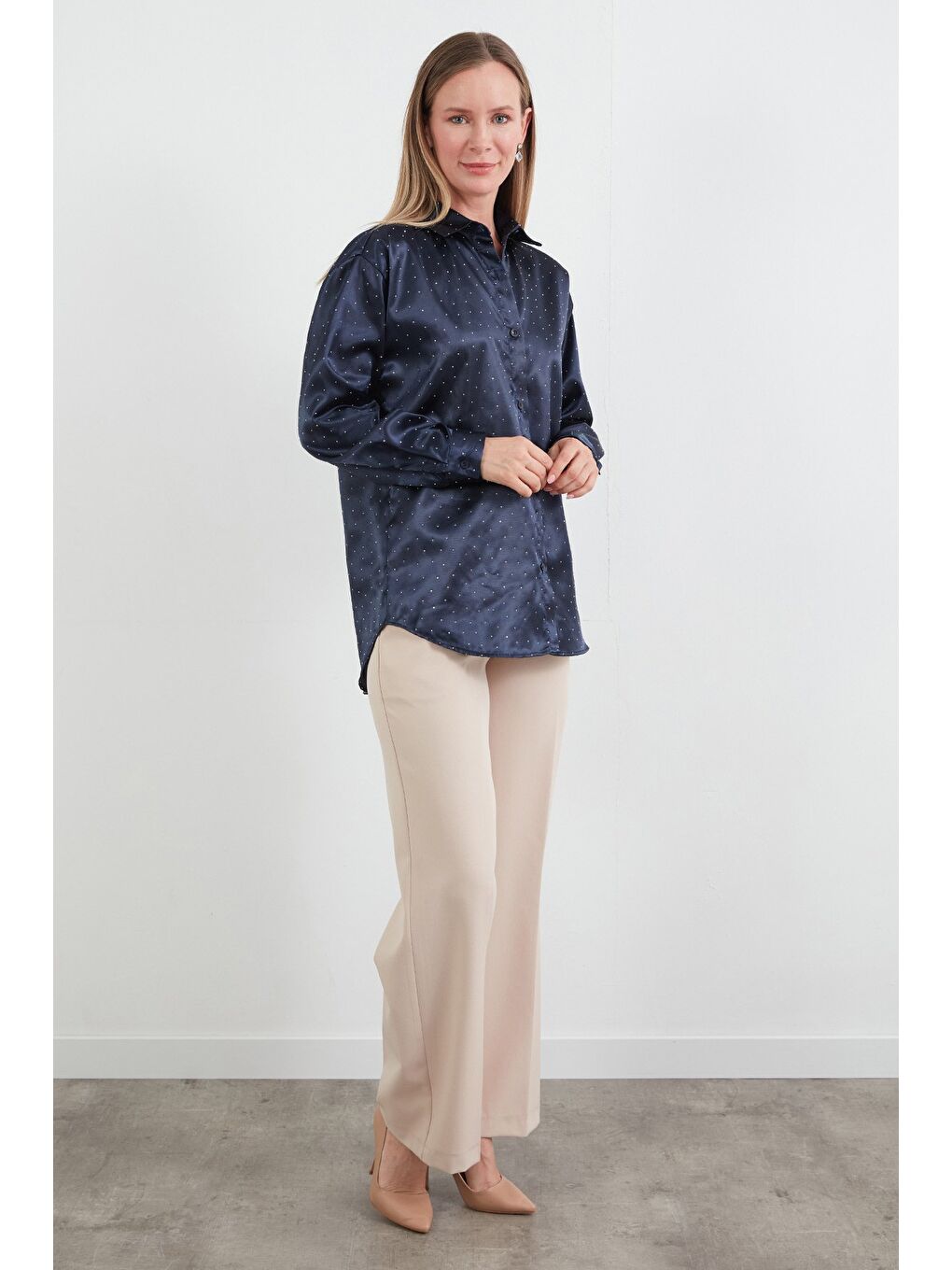 Lacivert Taşlı Arkası Uzun Saten Gömlek-2