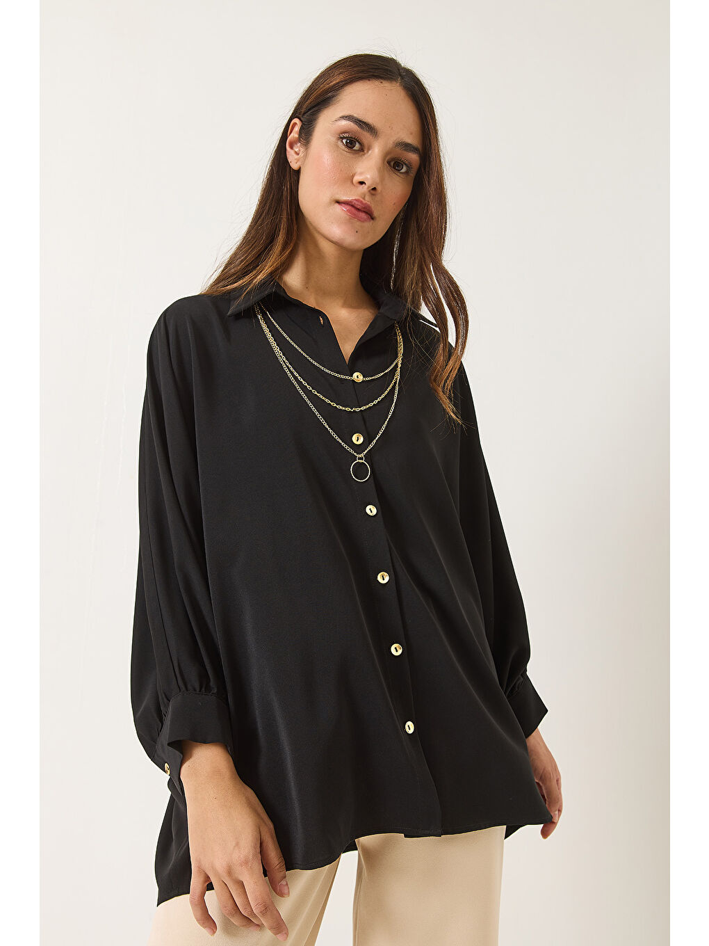 Siyah Kadın Yarasa Kol Seyyar Kolye Detaylı Jesica Gömlek-1