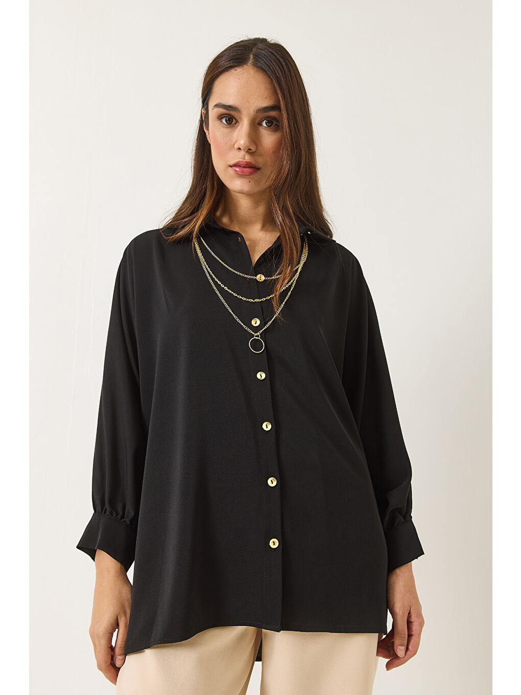 Siyah Kadın Yarasa Kol Seyyar Kolye Detaylı Jesica Gömlek-3