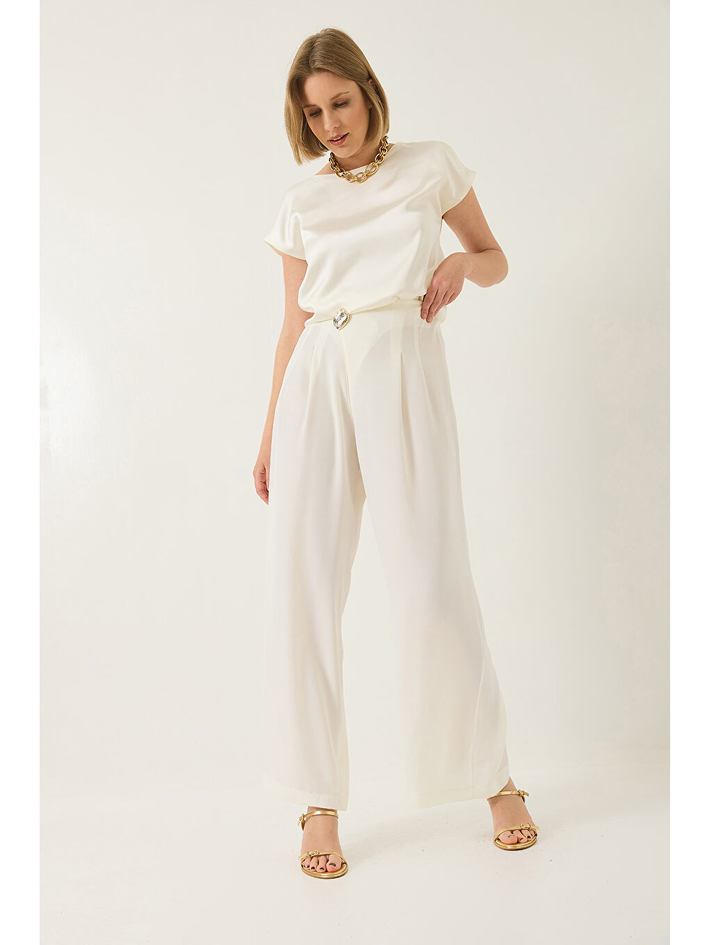 Ekru Kadın Yüksek Bel Pens Detaylı Aksesuarlı Gizli Fermuarlı Bol Klasik Pantolon-1