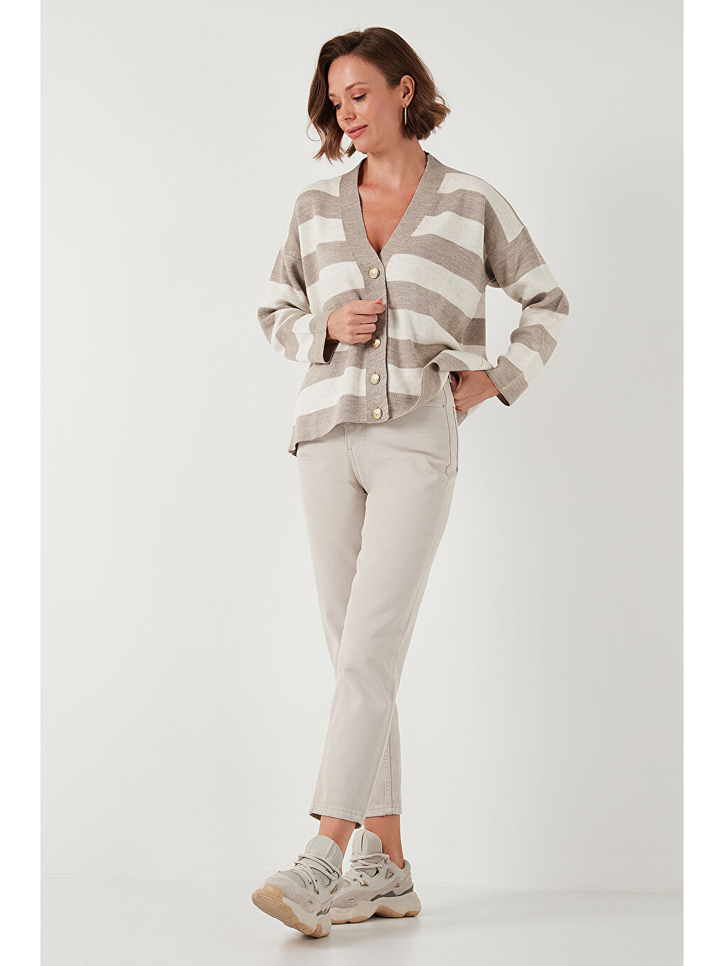 Bej Regular Fit Çizgili V Yaka Düğmeli Soft Akrilik Kadın Hırka 4615188-2