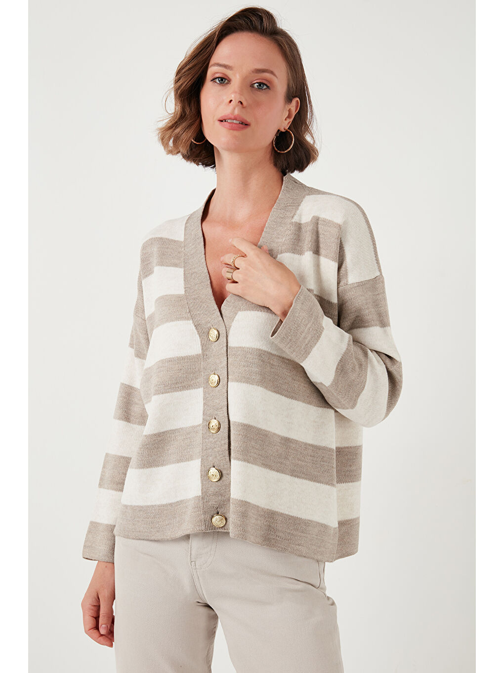 Bej Regular Fit Çizgili V Yaka Düğmeli Soft Akrilik Kadın Hırka 4615188-3