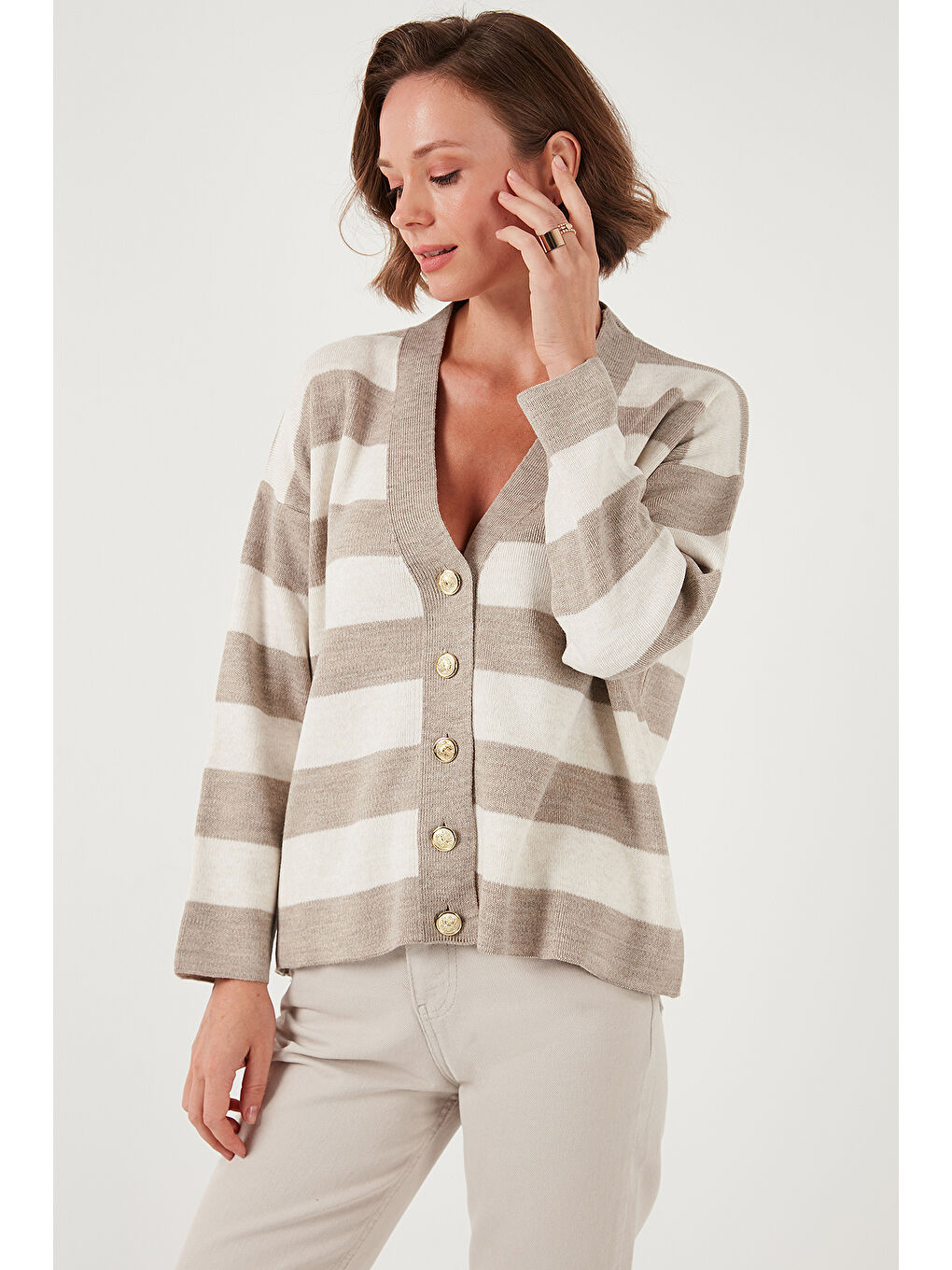 Bej Regular Fit Çizgili V Yaka Düğmeli Soft Akrilik Kadın Hırka 4615188-4