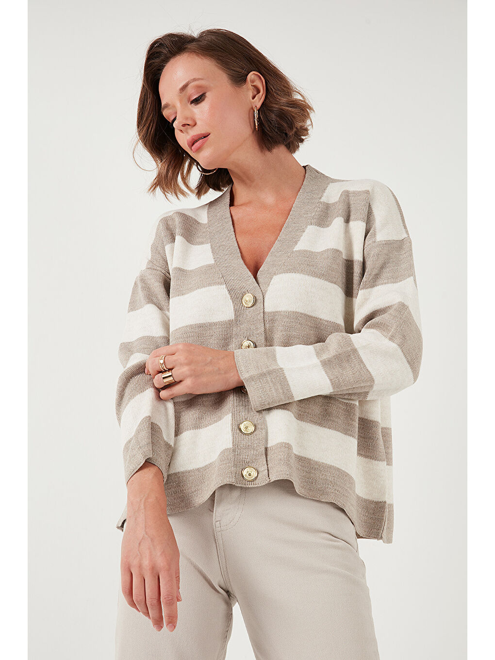 Bej Regular Fit Çizgili V Yaka Düğmeli Soft Akrilik Kadın Hırka 4615188-5