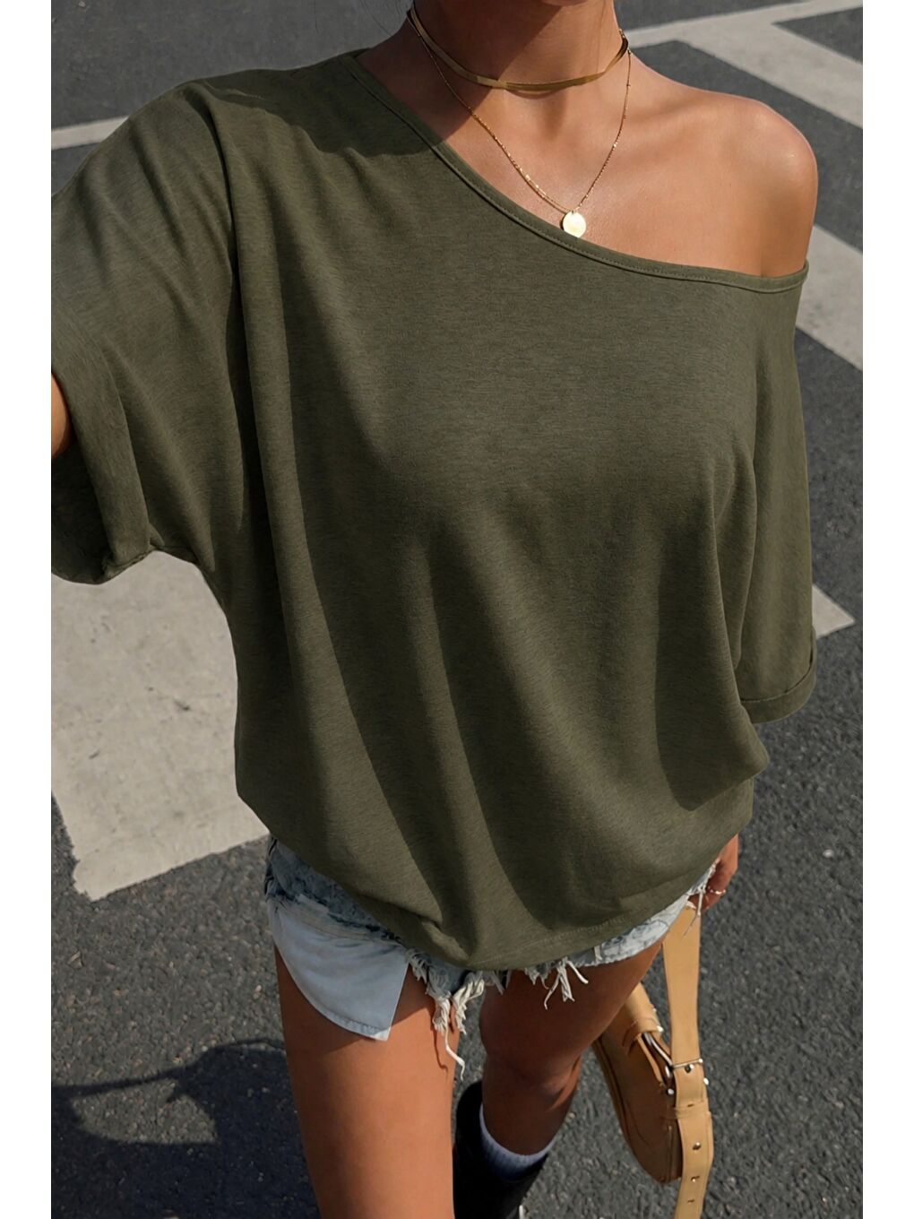 Haki Kadın Oversize Düşük Omuz Basic Tişört – Salaş Kesim Yazlık Rahat T-Shirt