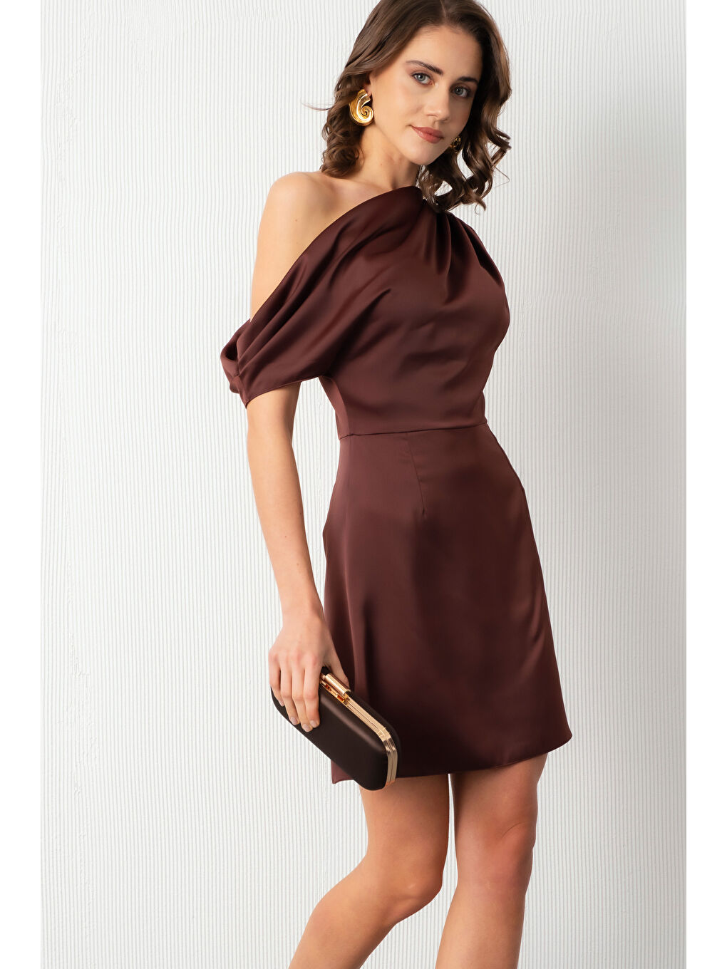 Kadın Kahverengi Degaje Yaka Mini Saten Mezuniyet Abiye Elbise-2