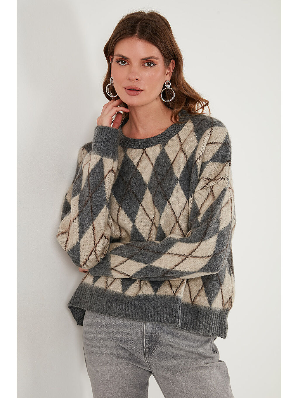 Gri Oversize Fit Bisiklet Yaka Baklava Desenli Yumuşak Dokulu Kadın Kazak 4616223-4