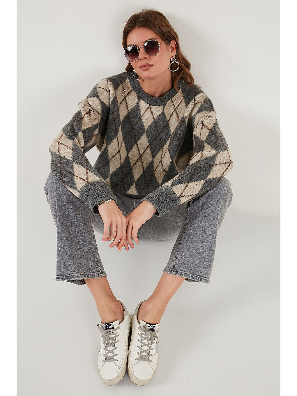 Gri Oversize Fit Bisiklet Yaka Baklava Desenli Yumuşak Dokulu Kadın Kazak 4616223-5