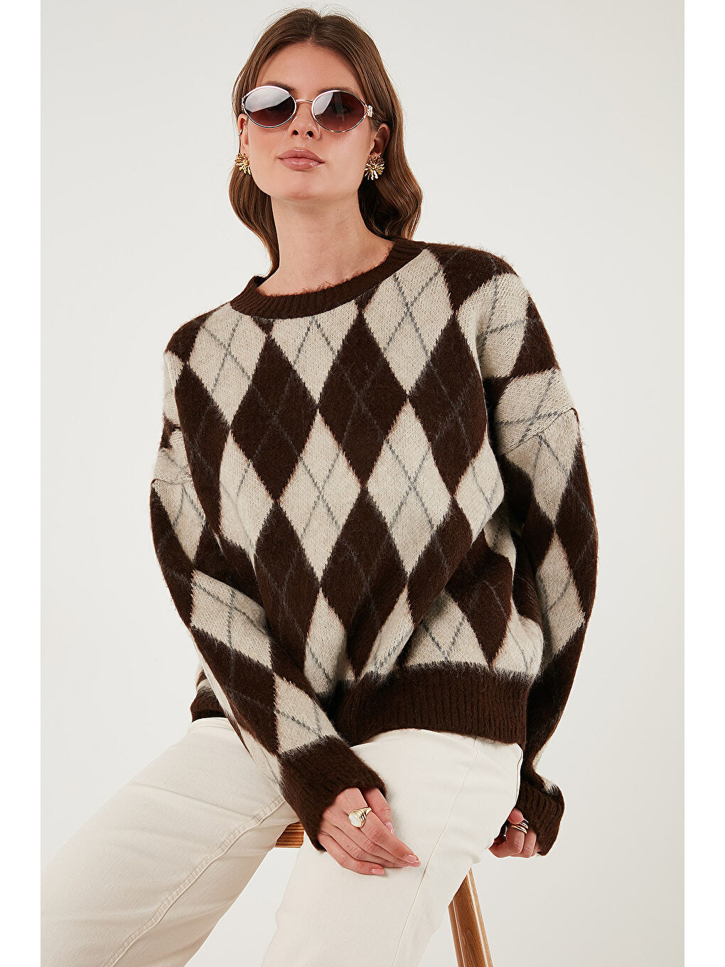 Kahverengi Oversize Fit Bisiklet Yaka Baklava Desenli Yumuşak Dokulu Kadın Kazak 4616223