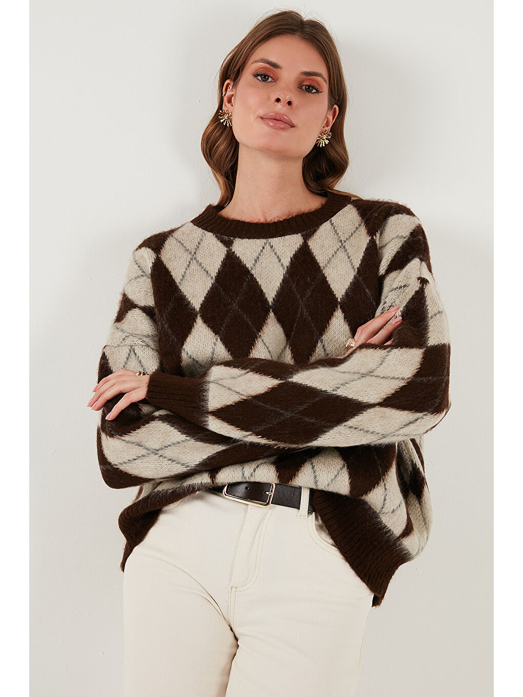 Kahverengi Oversize Fit Bisiklet Yaka Baklava Desenli Yumuşak Dokulu Kadın Kazak 4616223-3