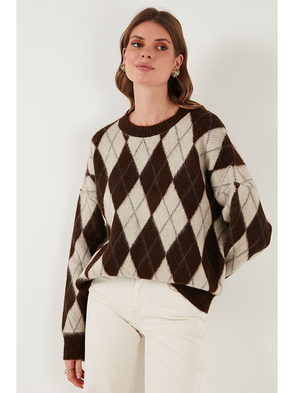 Kahverengi Oversize Fit Bisiklet Yaka Baklava Desenli Yumuşak Dokulu Kadın Kazak 4616223-4