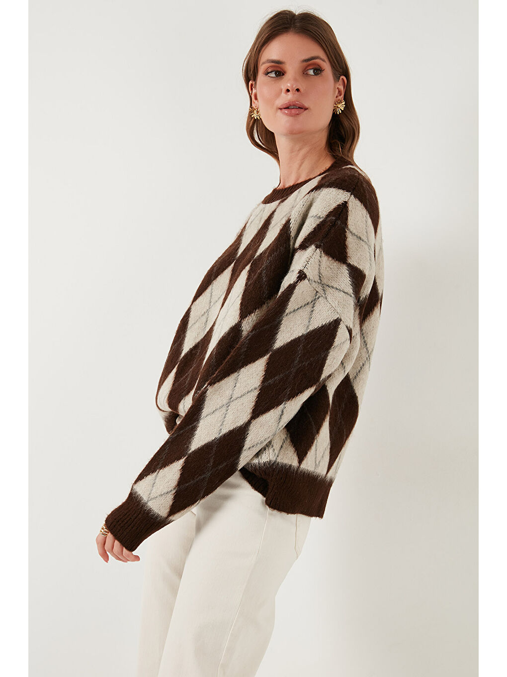 Kahverengi Oversize Fit Bisiklet Yaka Baklava Desenli Yumuşak Dokulu Kadın Kazak 4616223-5