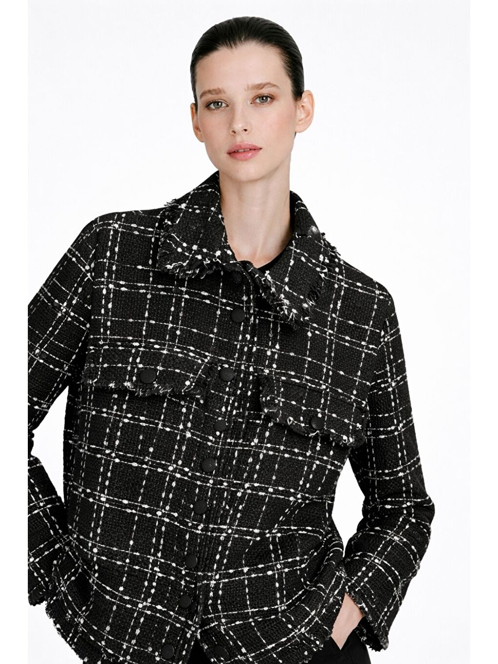 Mix Siyah Beyaz Tüvit Dokuma Çıtçıtlı Uzun Ceket-2