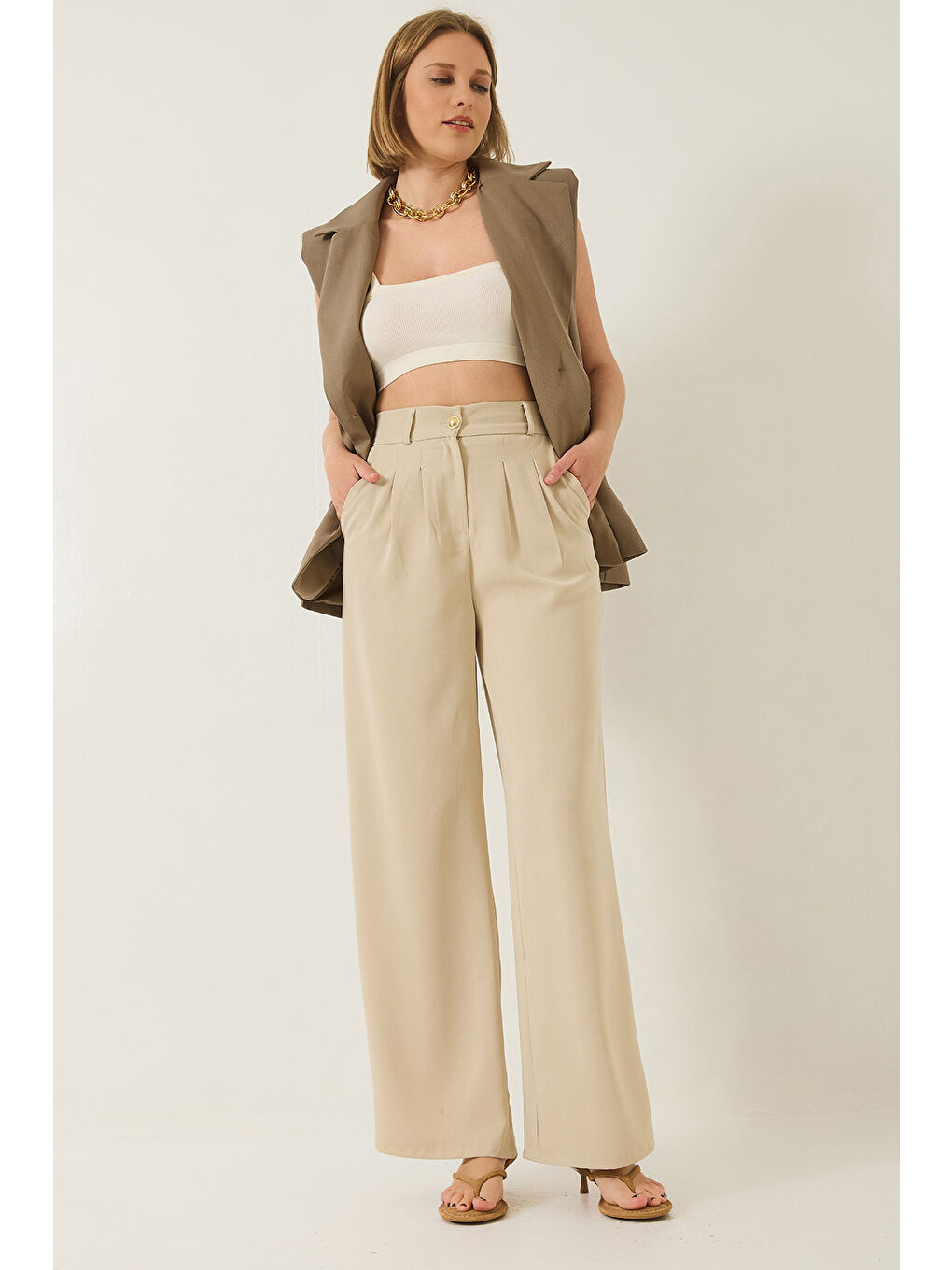 Ekru Kadın Pileli Cep Detaylı Kemerli Arkası Lastikli Palazzo Latina Pantolon