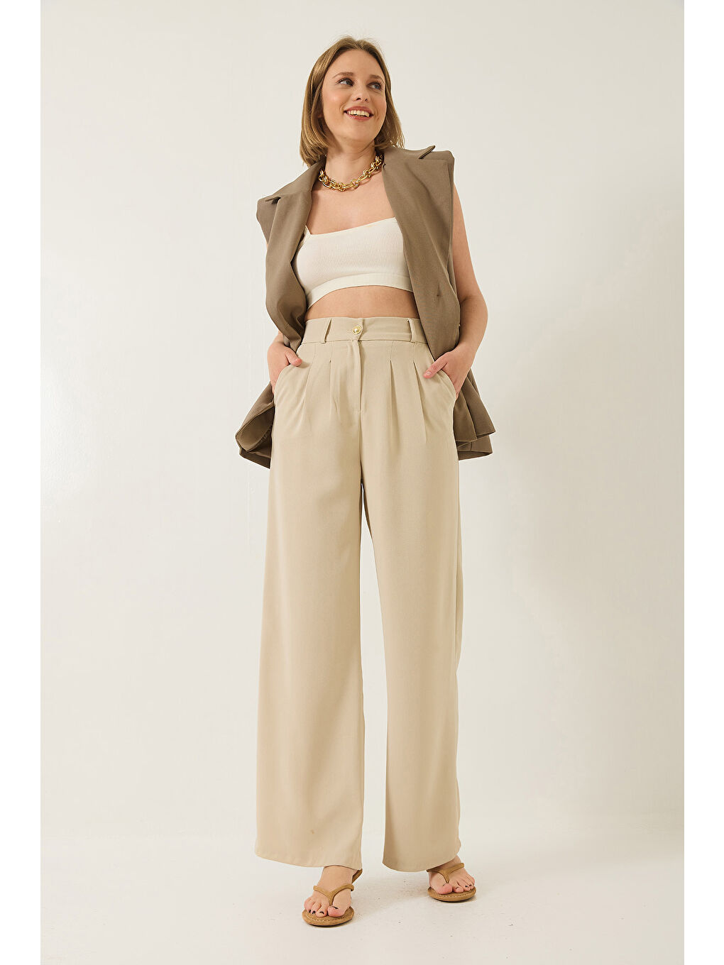 Ekru Kadın Pileli Cep Detaylı Kemerli Arkası Lastikli Palazzo Latina Pantolon-1