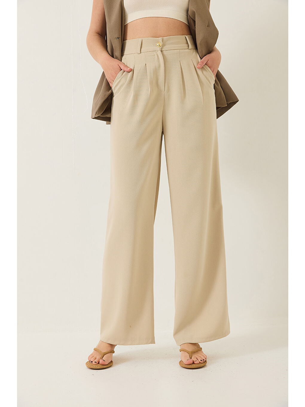 Ekru Kadın Pileli Cep Detaylı Kemerli Arkası Lastikli Palazzo Latina Pantolon-3