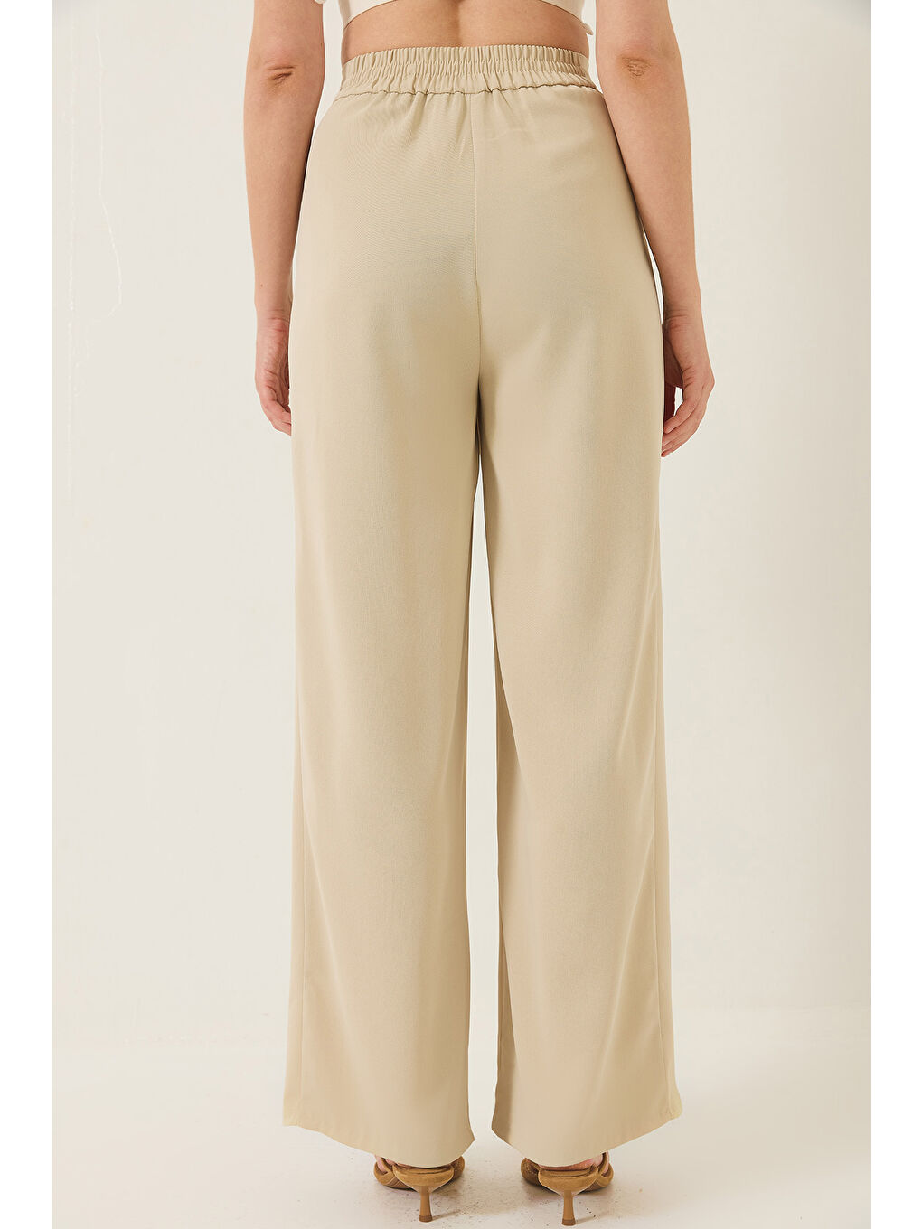 Ekru Kadın Pileli Cep Detaylı Kemerli Arkası Lastikli Palazzo Latina Pantolon-5