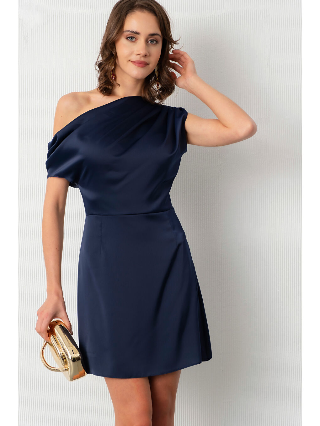 Kadın Lacivert Degaje Yaka Mini Saten Mezuniyet Abiye Elbise-2