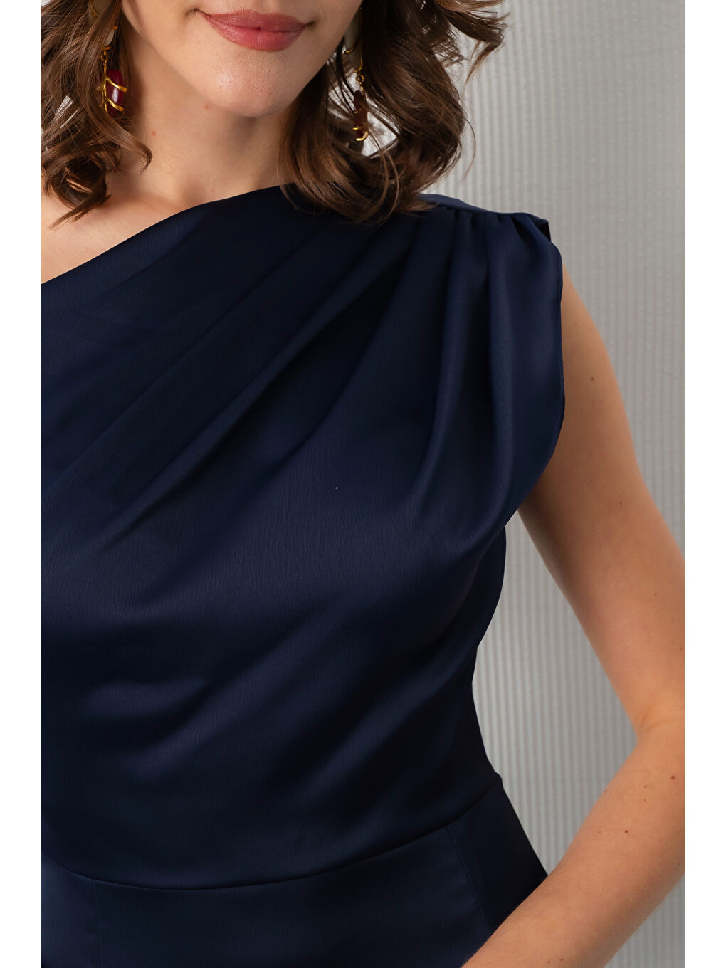 Kadın Lacivert Degaje Yaka Mini Saten Mezuniyet Abiye Elbise-3