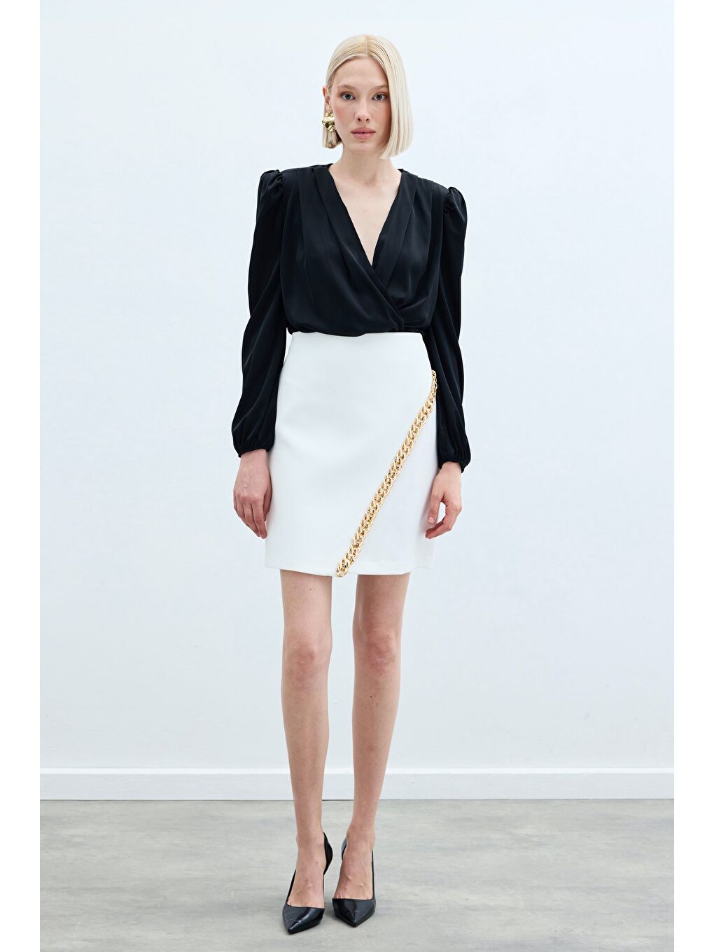 Zincir Aksesuarlı Mini Etek - Ekru-1