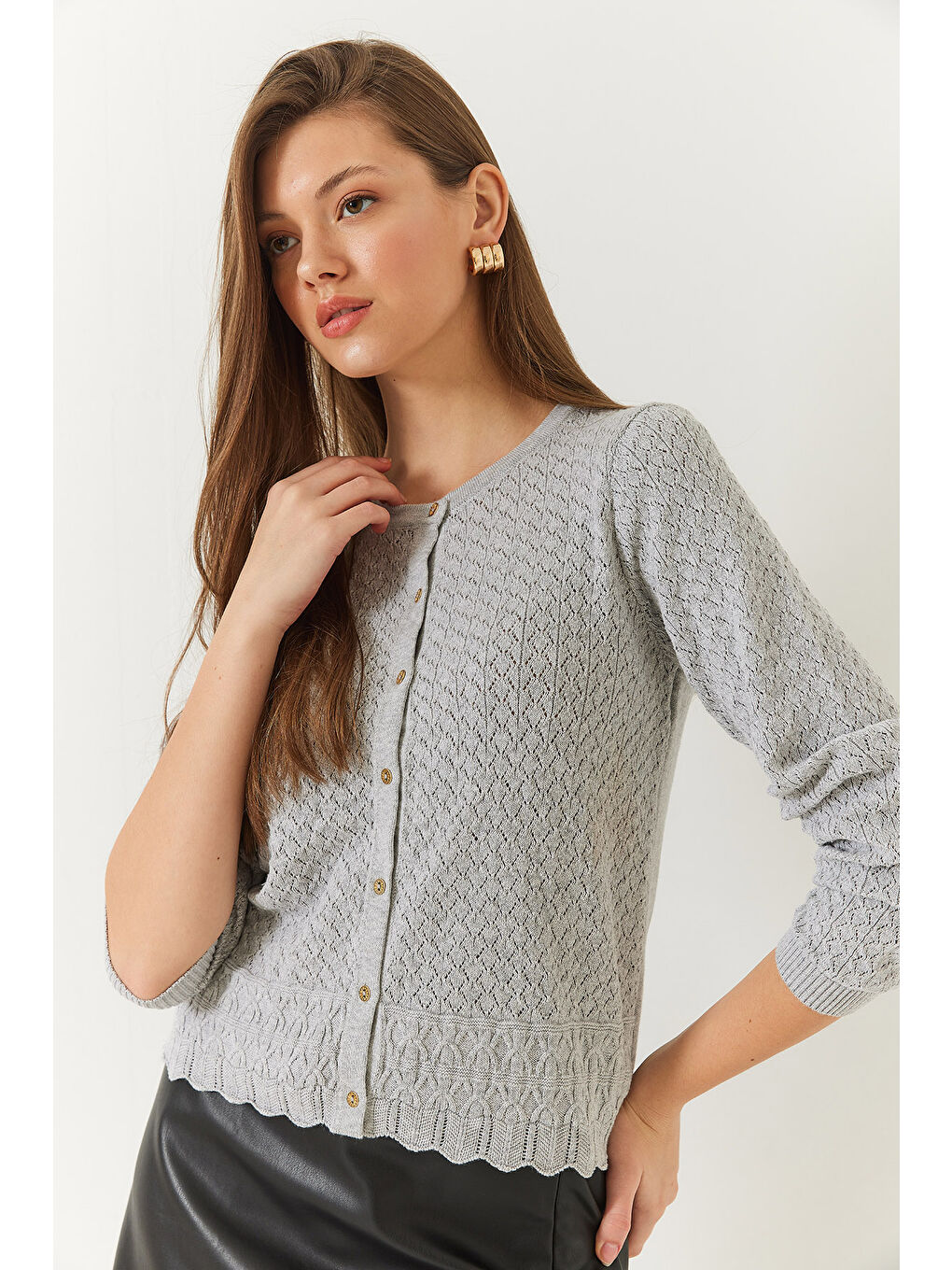 Gri Kadın Ajurlu Düğme Kapamalı Uzun Kollu Triko Hırka-1