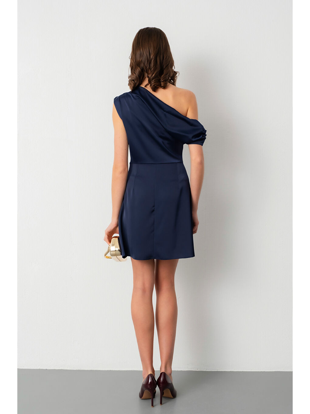 Kadın Lacivert Degaje Yaka Mini Saten Mezuniyet Abiye Elbise-5