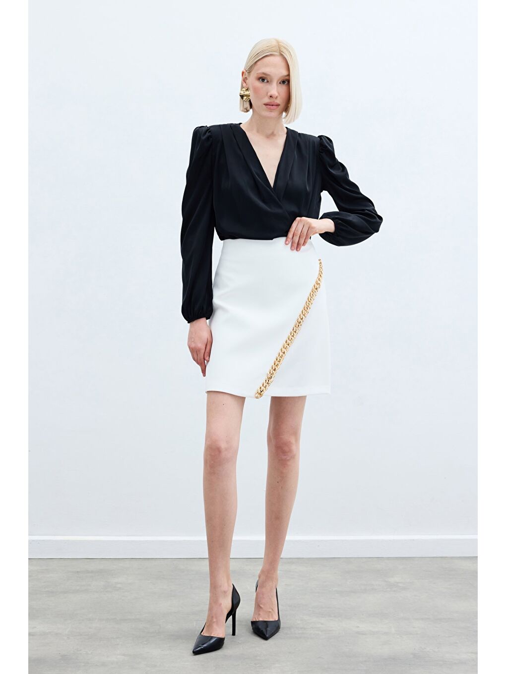 Zincir Aksesuarlı Mini Etek - Ekru-3