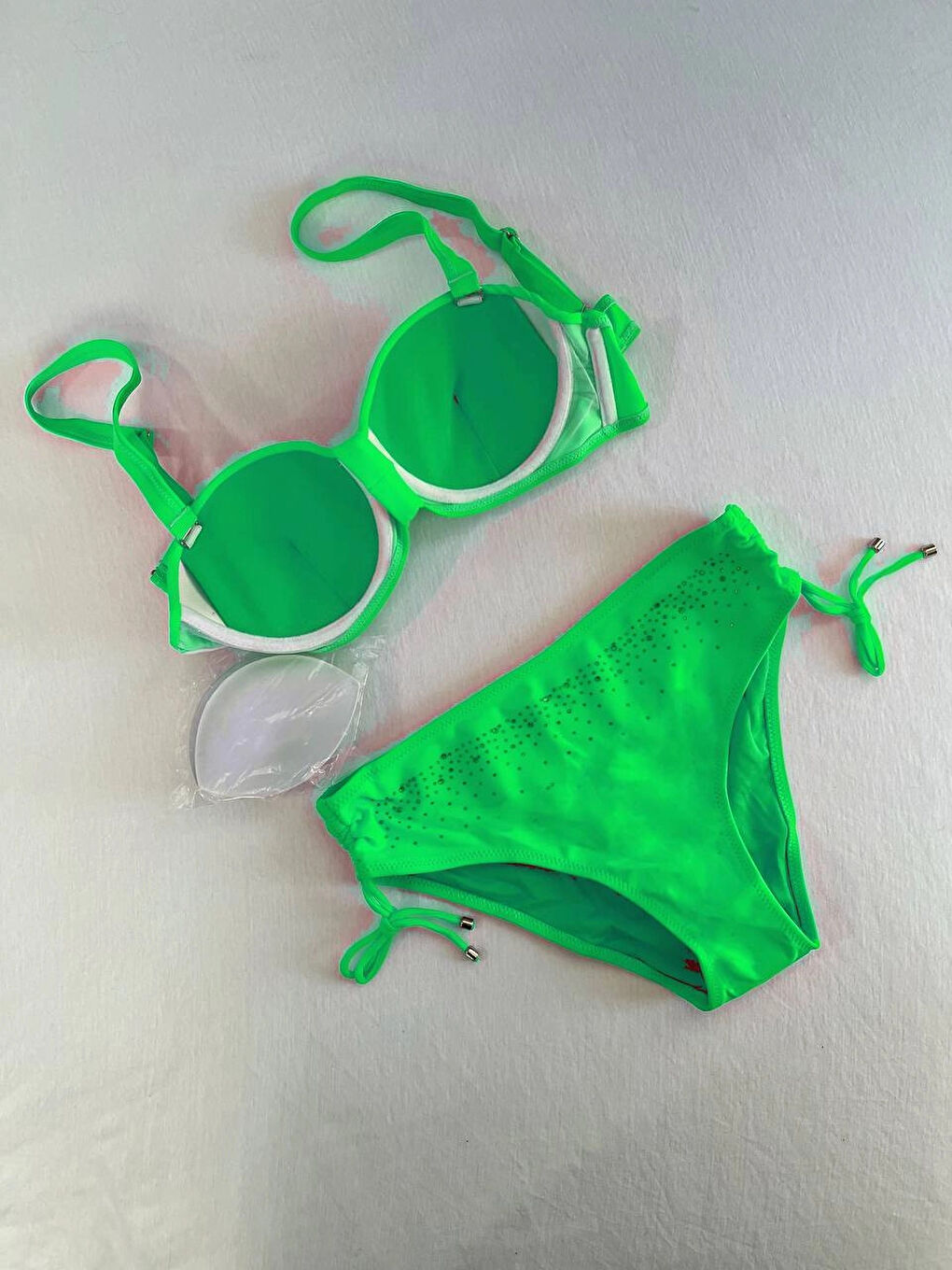 Kadın Canlı Yeşil Taş İşlemeli Astarlı Bikini Takım HZL25S-LC3361-2
