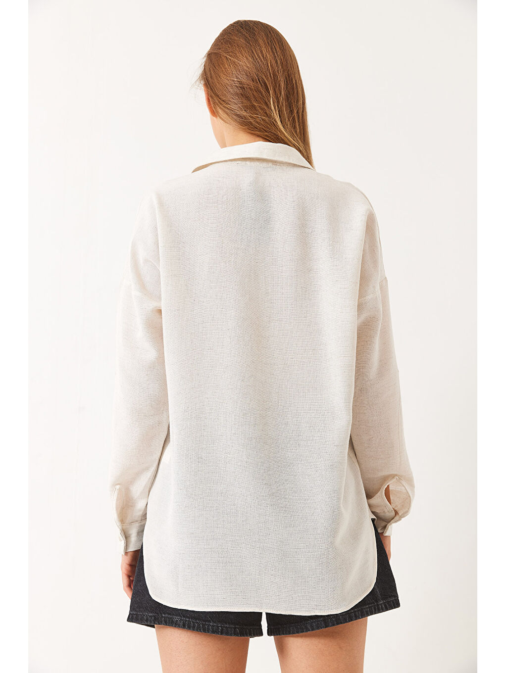 Bej Kadın Fiyonk Desenli Boncuk Taş İşlemeli Keten Aerobin Oversize Gömlek-5