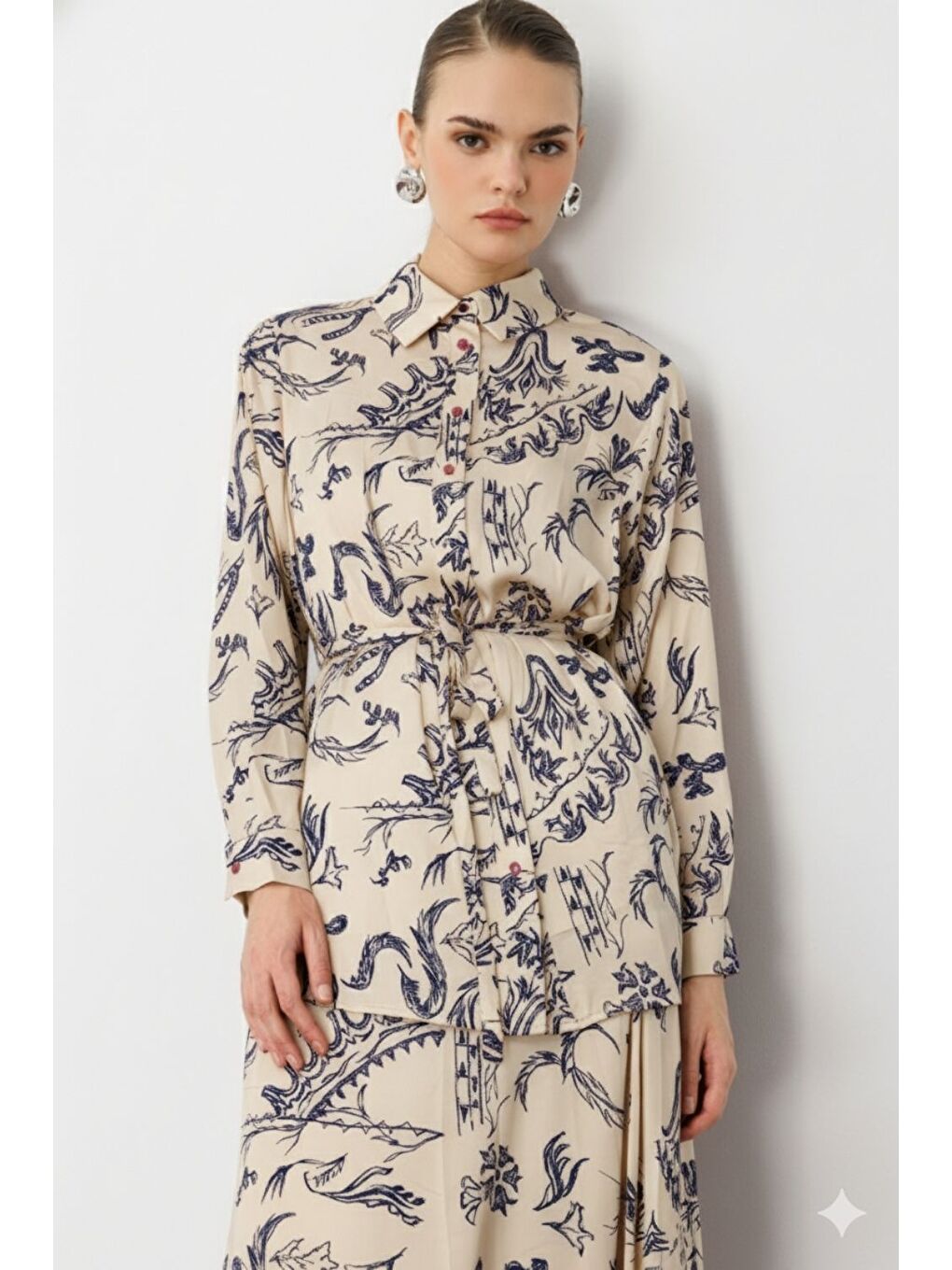 Beyaz Ekru Desenli Kuşaklı Saten Uzun Gömlek Tunik-1