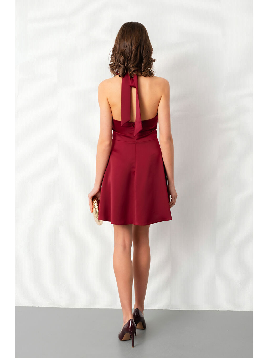 Kadın Bordo Sırt Dekolteli Mini Saten Mezuniyet Abiye Elbise-5