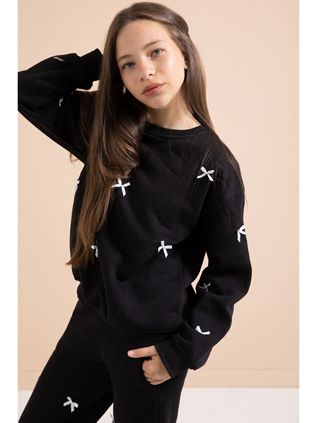 Siyah Fiyonk Nakışlı Bisiklet Yaka Kız Çocuk Şardonlu Eşofman Takımı 21288-2