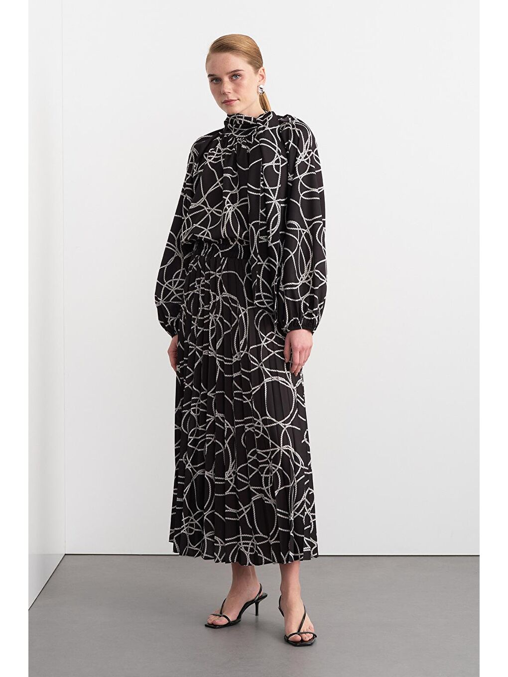 Rope Desenli Fularlı Gömlek Pilise Etek Takım Siyah