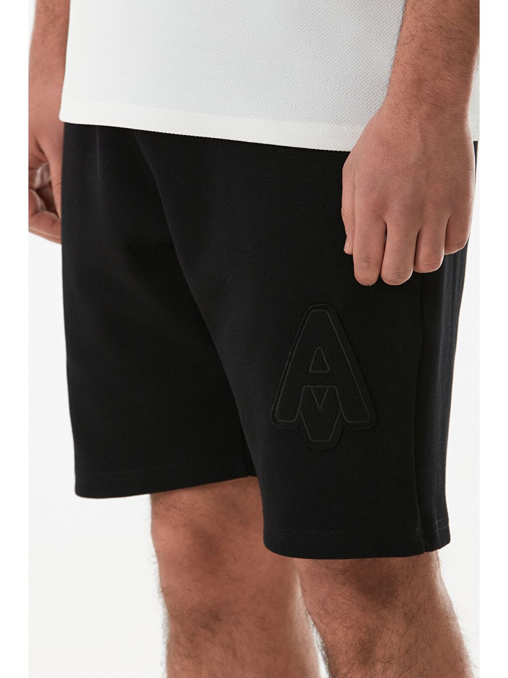 Siyah A Nakışlı Beli Bağlamalı Cepli Şort-4