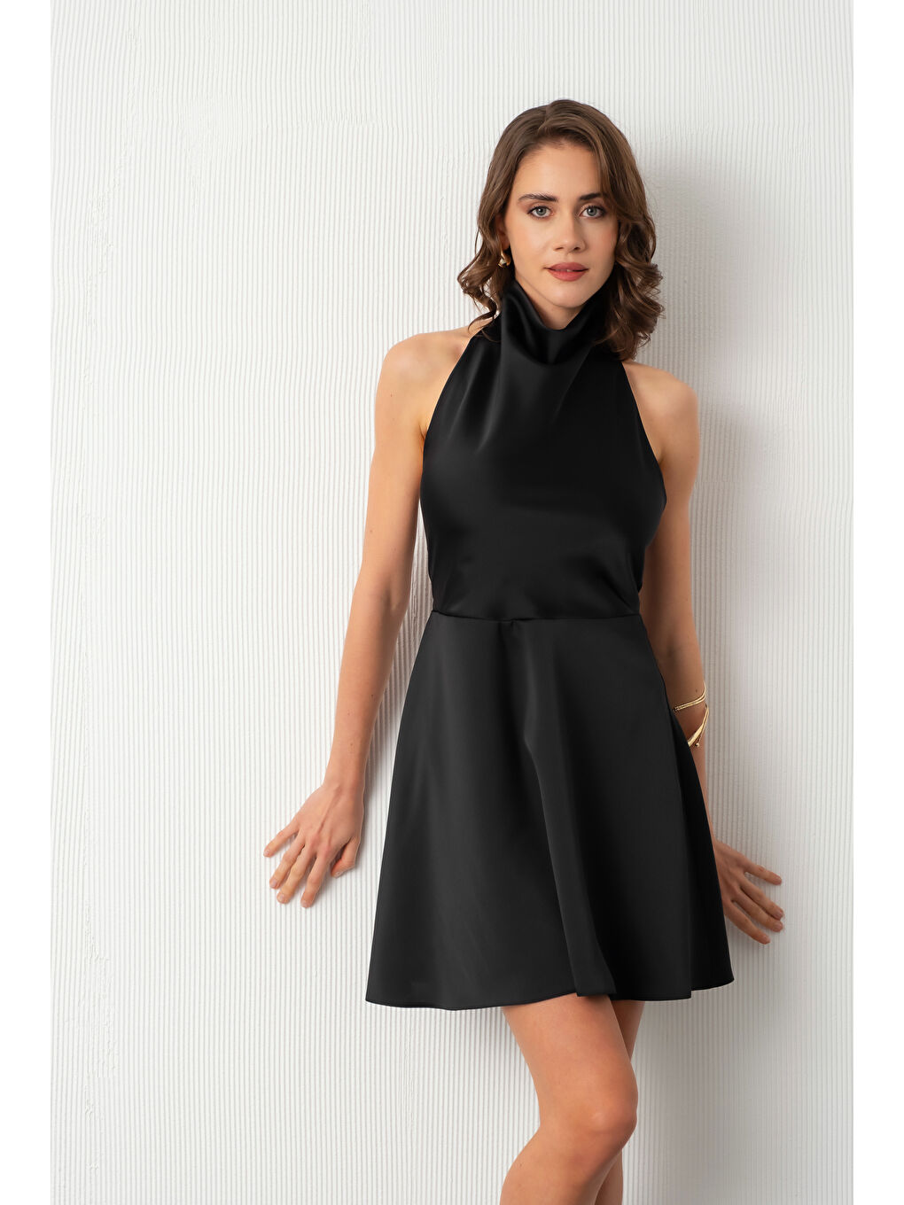 Kadın Siyah Sırt Dekolteli Mini Saten Mezuniyet Abiye Elbise-2