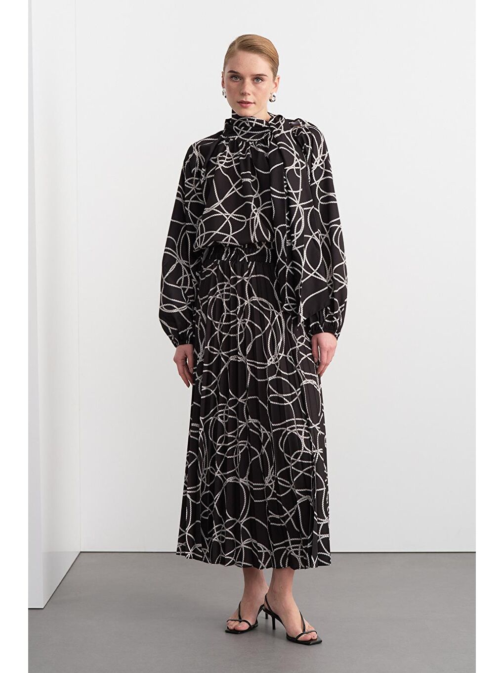 Rope Desenli Fularlı Gömlek Pilise Etek Takım Siyah-2