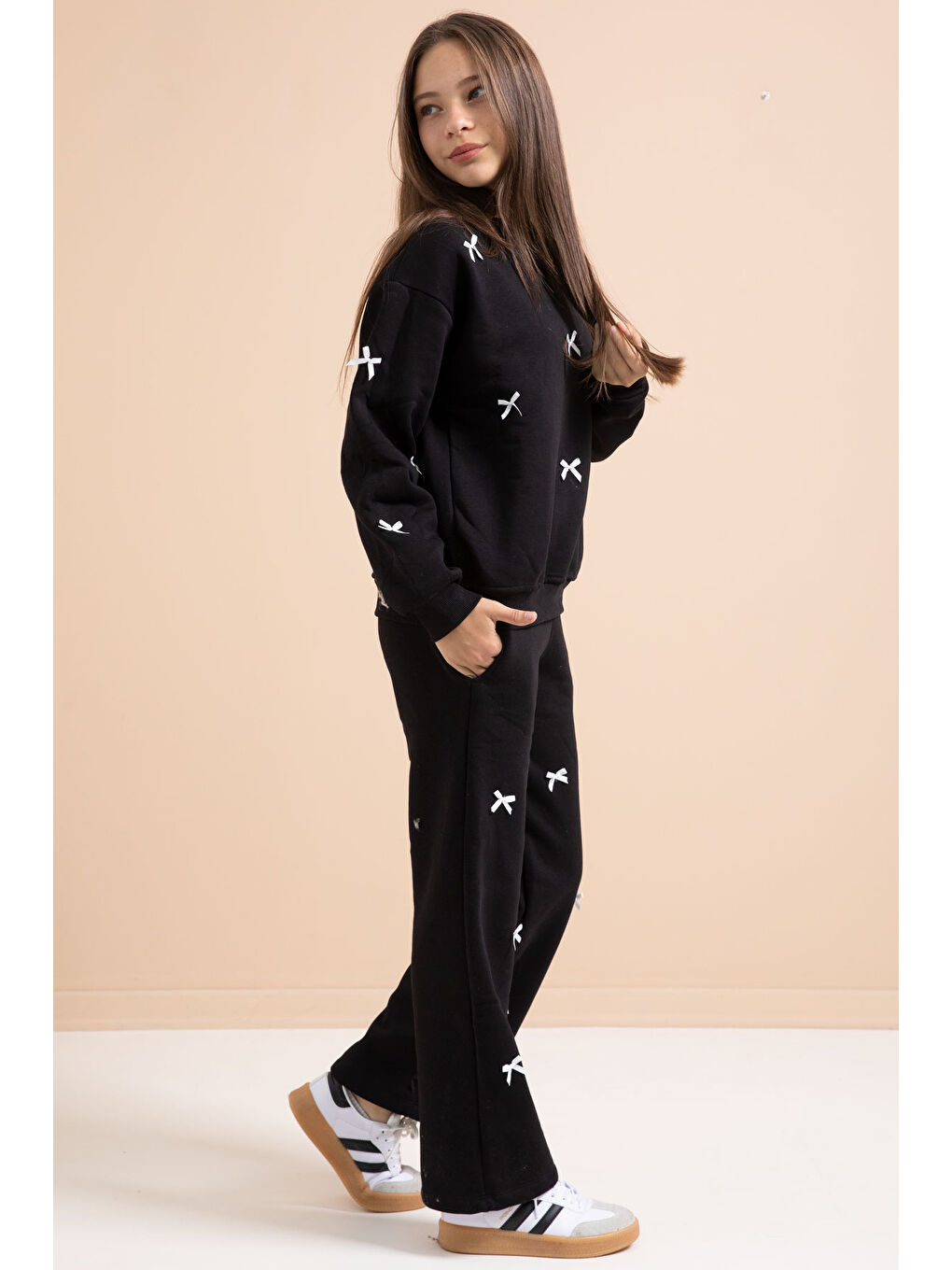 Siyah Fiyonk Nakışlı Bisiklet Yaka Kız Çocuk Şardonlu Eşofman Takımı 21288-3