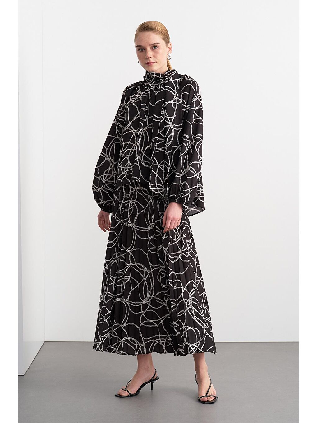 Rope Desenli Fularlı Gömlek Pilise Etek Takım Siyah-4