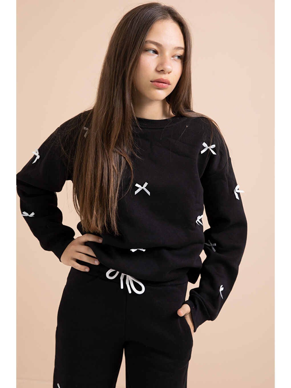 Siyah Fiyonk Nakışlı Bisiklet Yaka Kız Çocuk Şardonlu Eşofman Takımı 21288-4