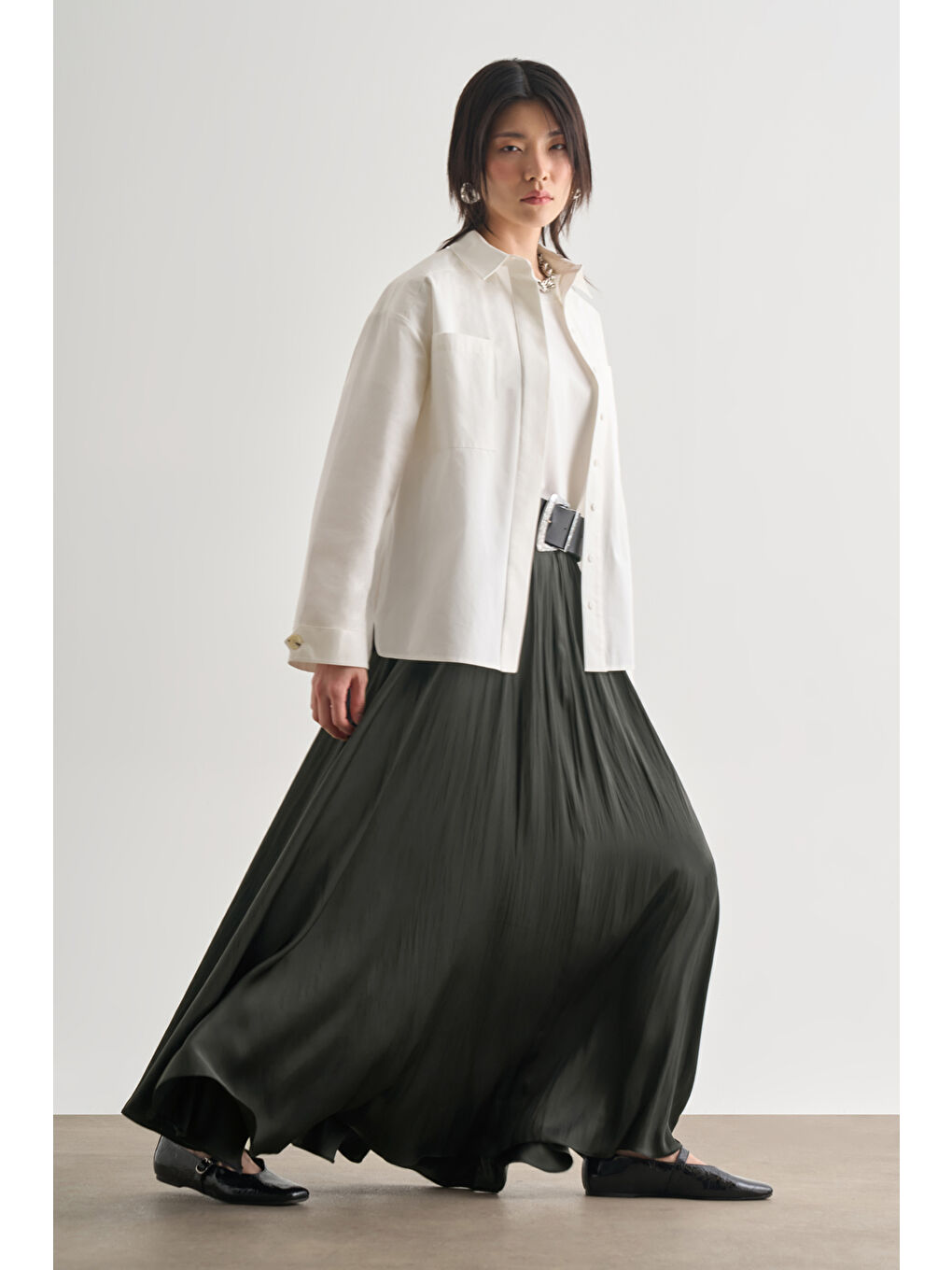 Gri Kırışık Görünümlü Saten Maksi Etek