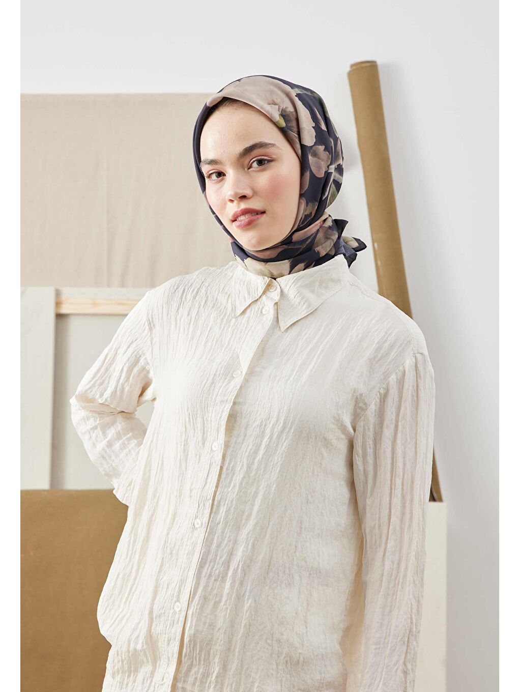 Soft Garden Desen Pamuk İpek Eşarp Siyah