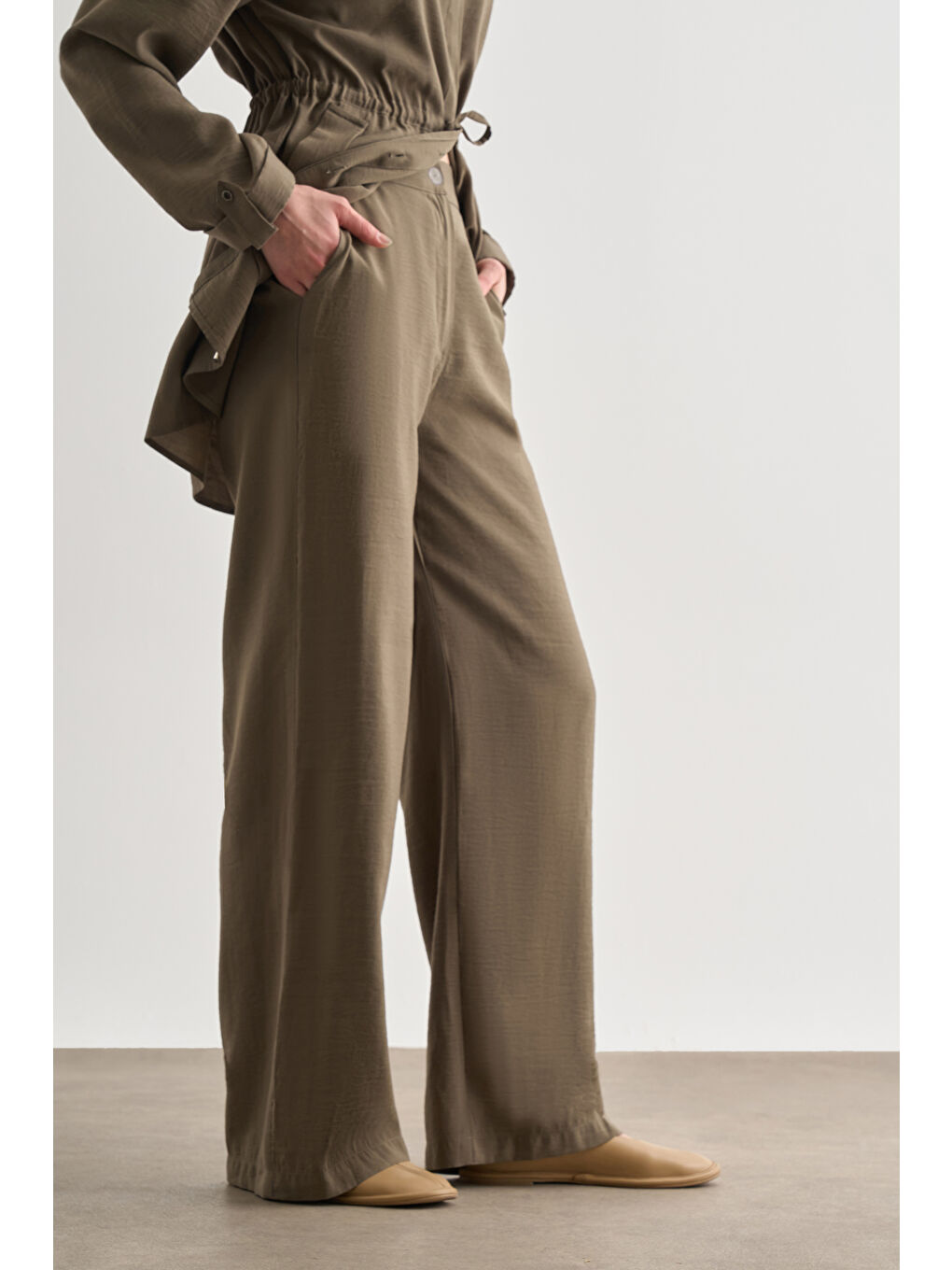 Haki Rahat Kesim Geniş Paçalı Modal Pantolon-1