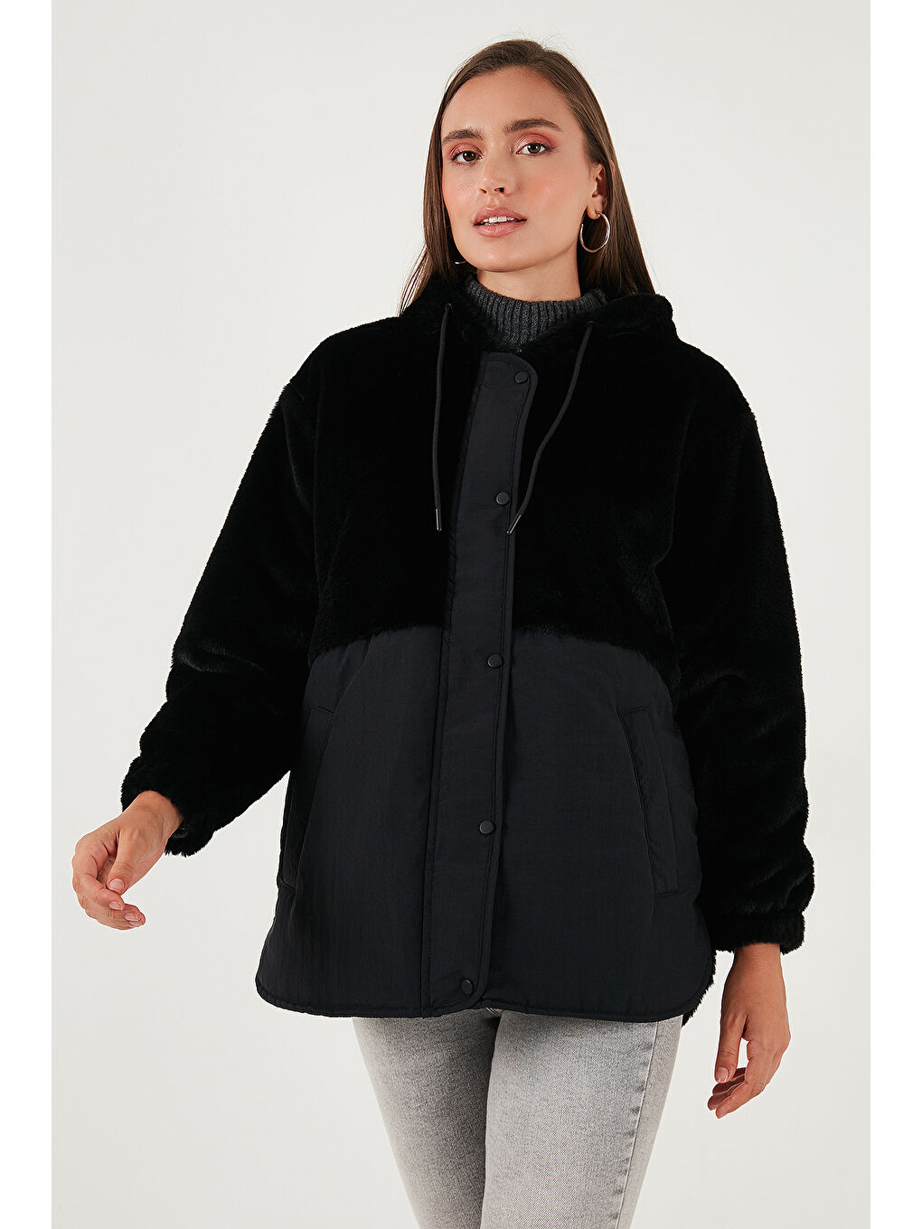 Siyah Comfort Fit Kapüşonlu Yumuşak Dokulu Kadın Mont 497HOLLY-3