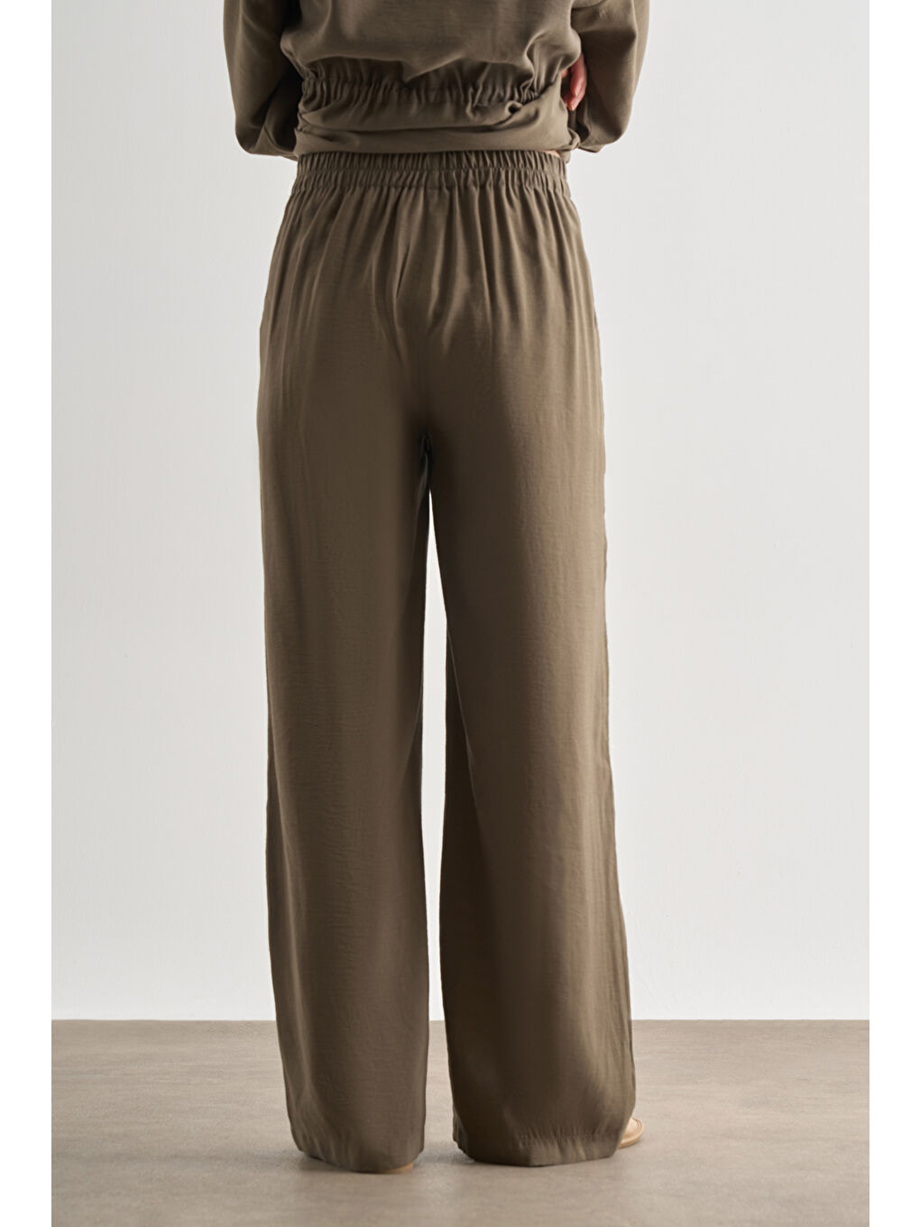 Haki Rahat Kesim Geniş Paçalı Modal Pantolon-2